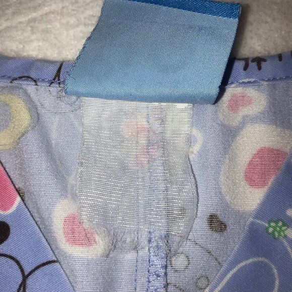 HQ Scrub Smell the flowers Hearts Butterflys Scrub No Size Tag 3 Pocket Raglan - Picture 4 of 11